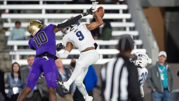 Clay-Chalkville's Jaylen Mbakwe (9) breaks up a pass intended for Hueytown's De Andre Coleman (10) on a two-point conversion attempt during the Class 6A football state championship at Protective Stadium in Birmingham, Ala., on Friday, Dec. 3, 2021. Clay-Chalkville defeats Hueytown 46-42.